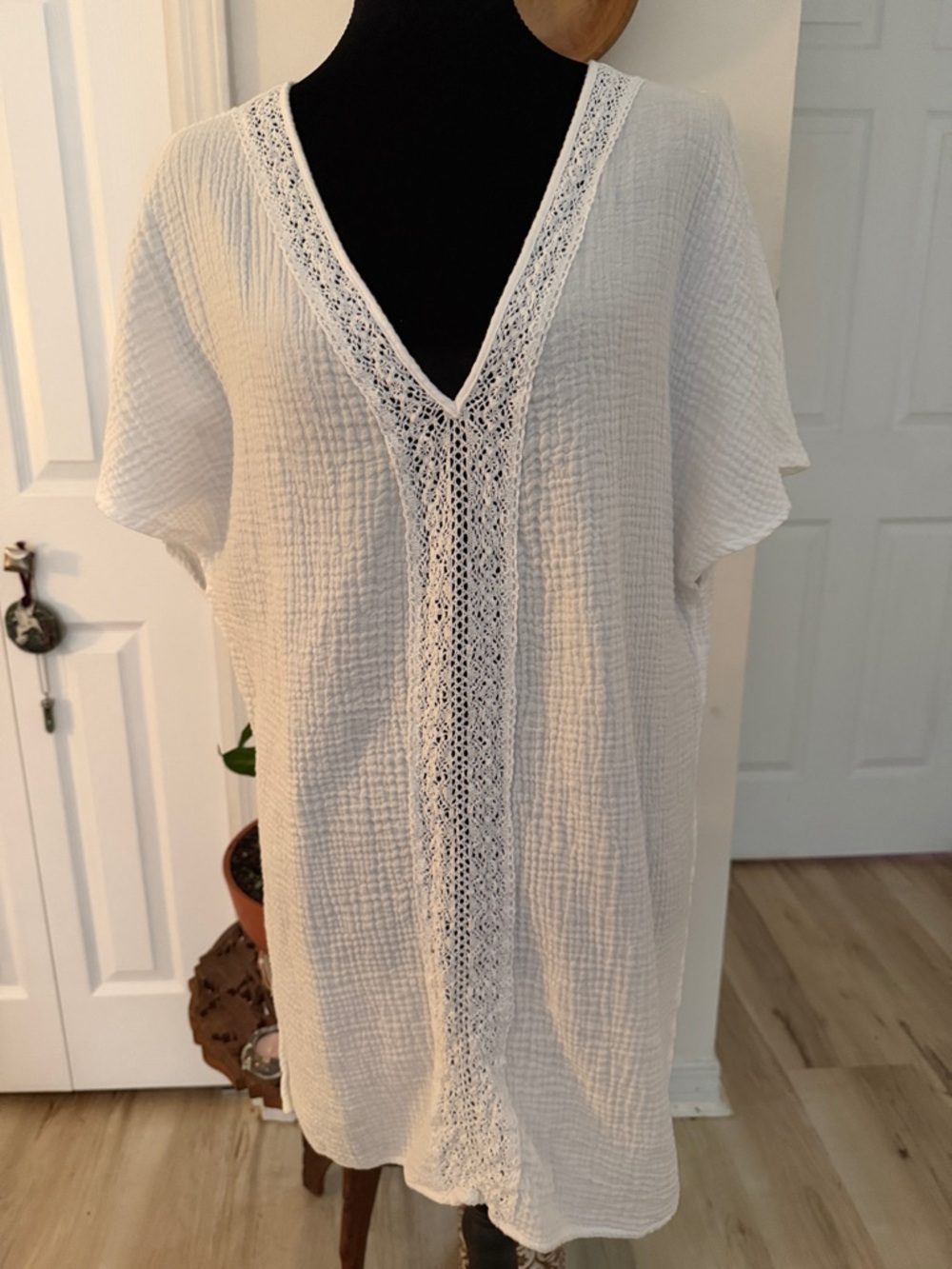 Kona Sol White Top with Teal Logo Tag